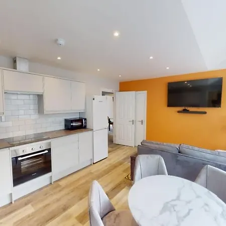St Nicholas 6 Beds Flat