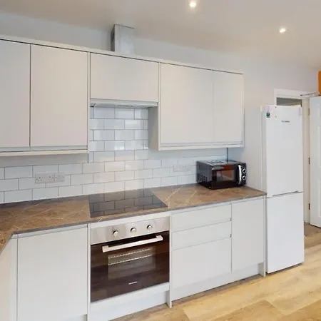 St Nicholas 6 Beds Flat Bristol
