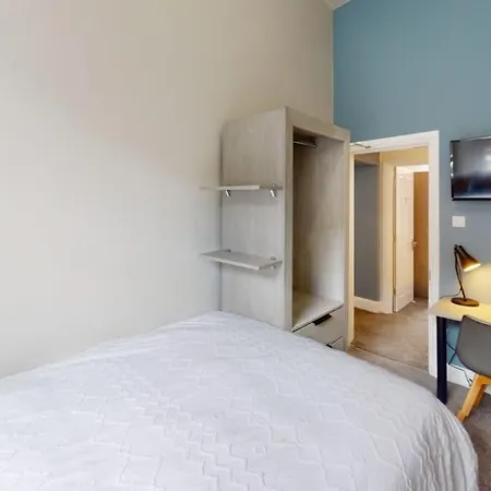 St Nicholas 6 Beds Flat Bristol