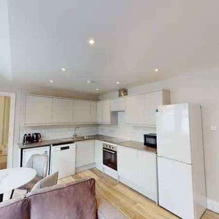 St Nicholas 6 Beds Flat *
