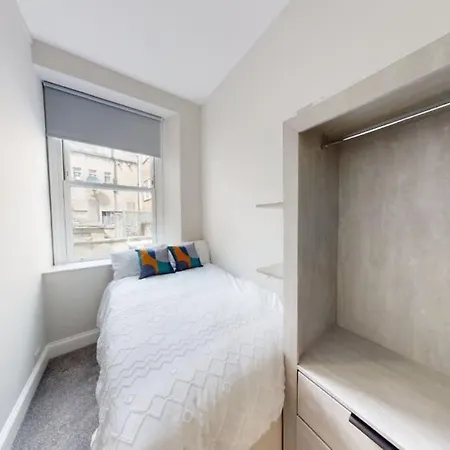St Nicholas 6 Beds Flat