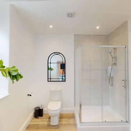 St Nicholas 6 Beds Flat Apartment *
